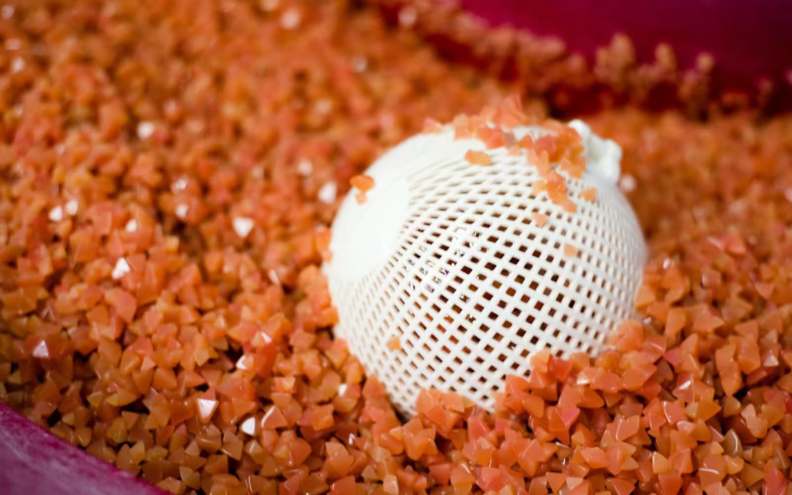 วิธีปรับปรุงความสวยงามของชิ้นส่วน ค้นหาข้อมูลเกี่ยวกับการตกแต่งพื้นผิวและวัสดุที่หลากหลายซึ่งทำให้ชิ้นส่วนสั่งทำพิเศษมีความสวยงามตามต้องการ